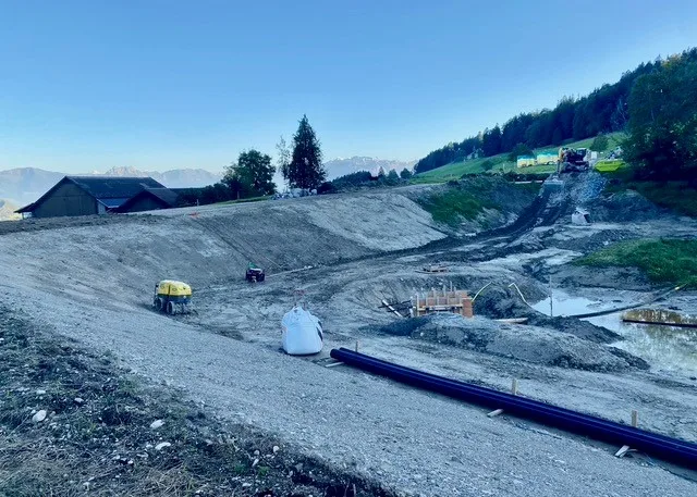 Der leer gefischte Bachtelweiher wird bebaut.